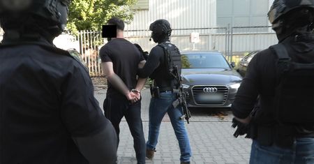 Ścigany za brutalny napad na jubilera w rękach policji – skuteczna akcja CBŚP i KWP Białystok