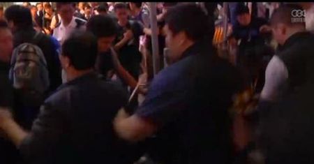 Starcia policji z demonstrantami w Hongkongu