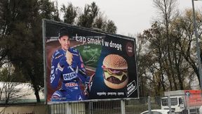 Żużel. Kiedyś Kubica, teraz Zmarzlik. Żużlowy mistrz świata wita kibiców na stacjach benzynowych