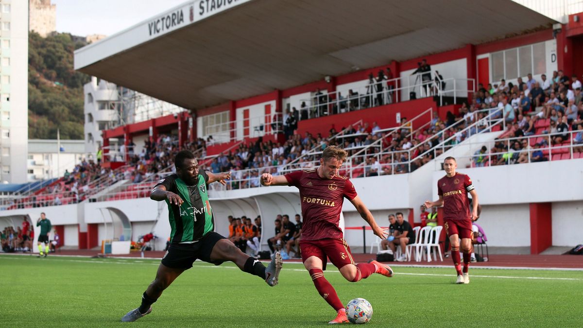 Newspix / PIOTR KUCZA/FOTOPYK / NEWSPIX.PL / Na zdjęciu: IBRAHIM AYEW i ARVYDAS NOVIKOVAS