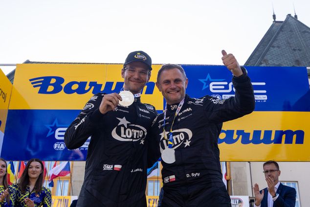 Jakub Matulka (z lewej) i jego pilot Damian Syty