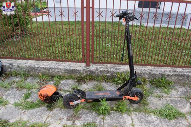 10-latek na hulajnodze elektrycznej wjechał przed pojazd dostawczy. Doszło do potrącenia (zdjęcia)