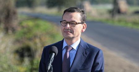 Premier jak Robin Hood. Zabrał mafii, by dać na drogi lokalne