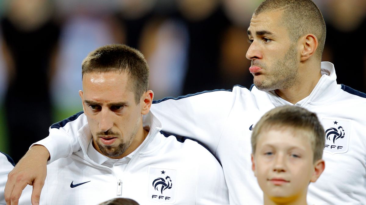 Franck Ribery (z lewej) i Karim Benzema (z prawej)