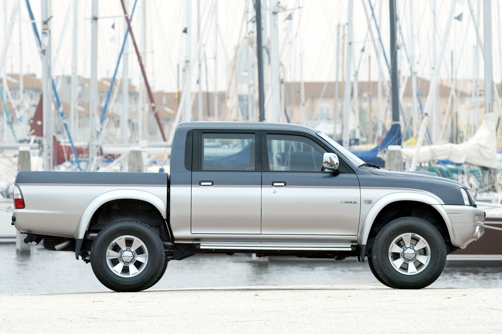 Mitsubishi L200 drugiej generacji to jedna z lepszych propozycji do 10 000 zł.