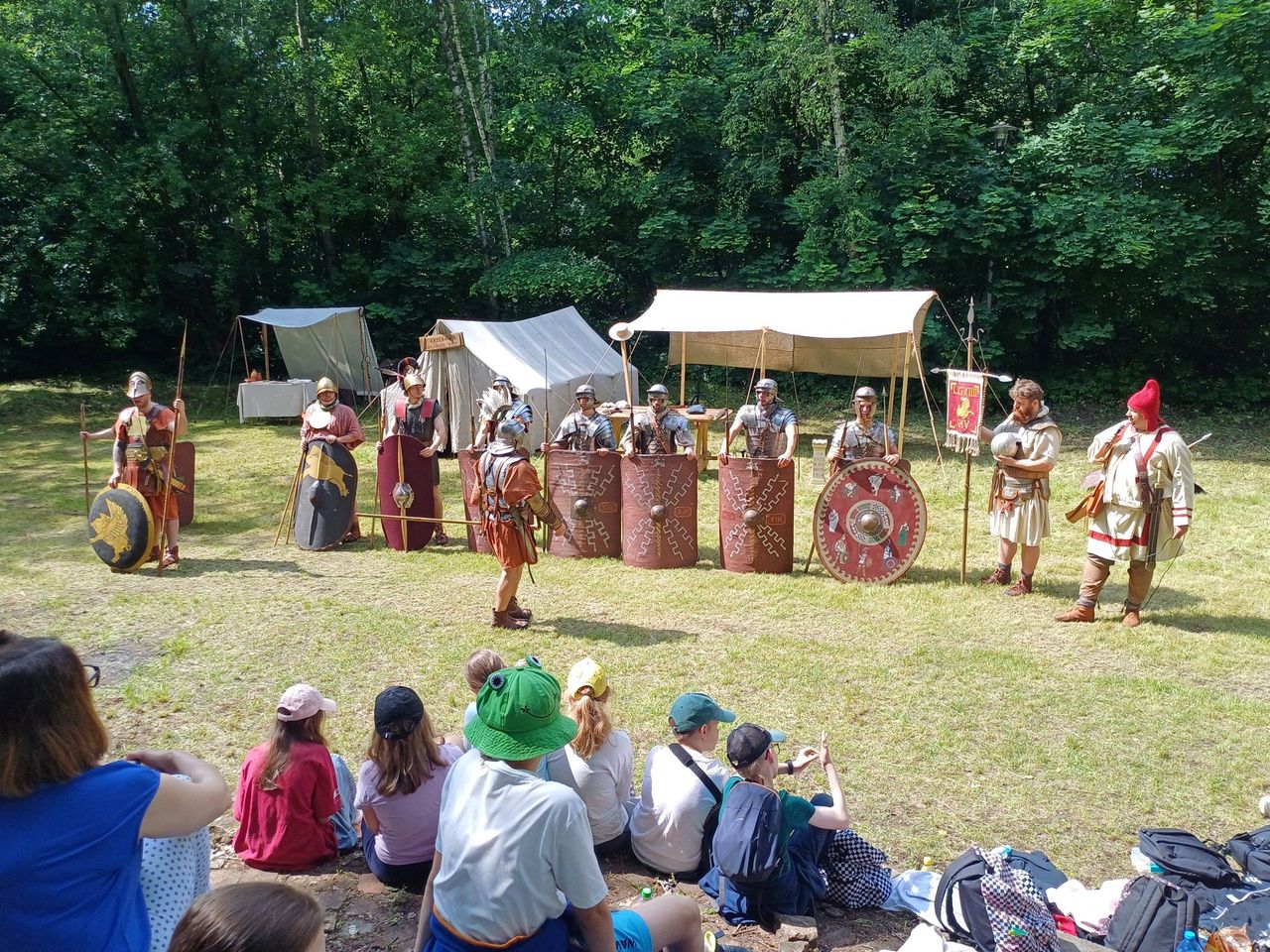 Powrót do czasów rzymskich w Muzeum Przyrody i Techniki w Starachowicach. Warsztaty archeologiczne "Żelazne korzenie"