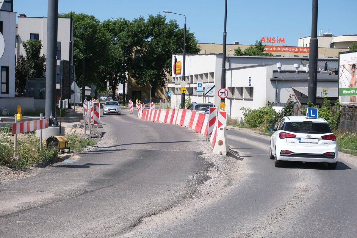 Wahadło na ul. Zamojskiej przy Biedronce i zakaz wjazdu osobówek. Przebudowa al. Unii Lubelskiej wkracza w nowy etap