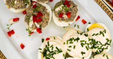 Przez lata Polacy unikali, bo bali się o zdrowie. Wyjaśnijmy raz na zawsze, czy jajka podnoszą cholesterol