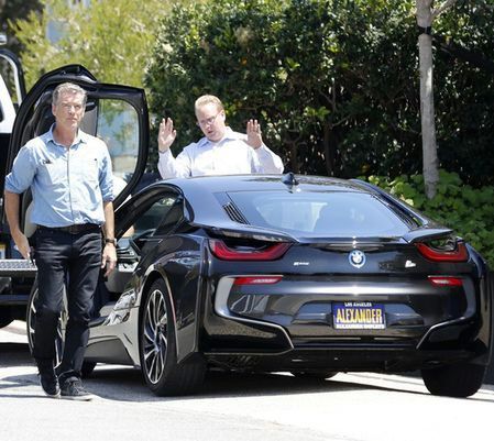 Pierce Brosnan i jego nowe auto