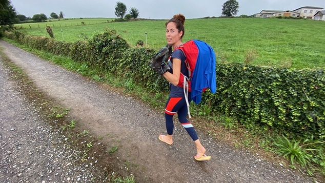 Partnerka Marka Plawgi przez 100 kilometrów wędrowała w klapkach, których miała używać jedynie pod prysznicem (archiwum prywatne Marka Plawgi)