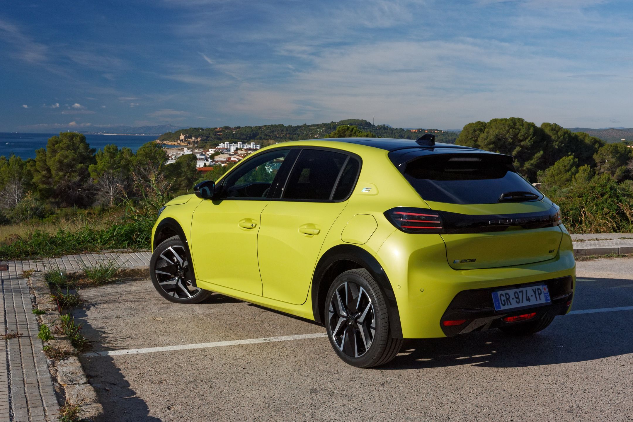 Peugeot e-208