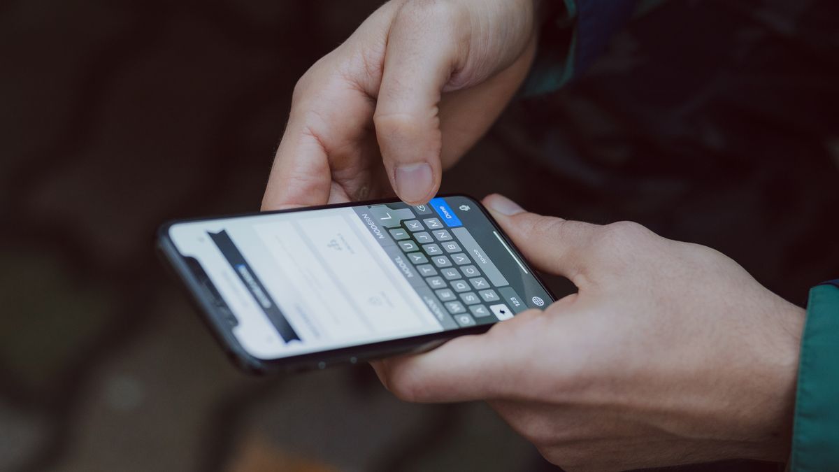 Wiadomość SMS. Telefon służy cyberprzestępcom do zdobywania danych
