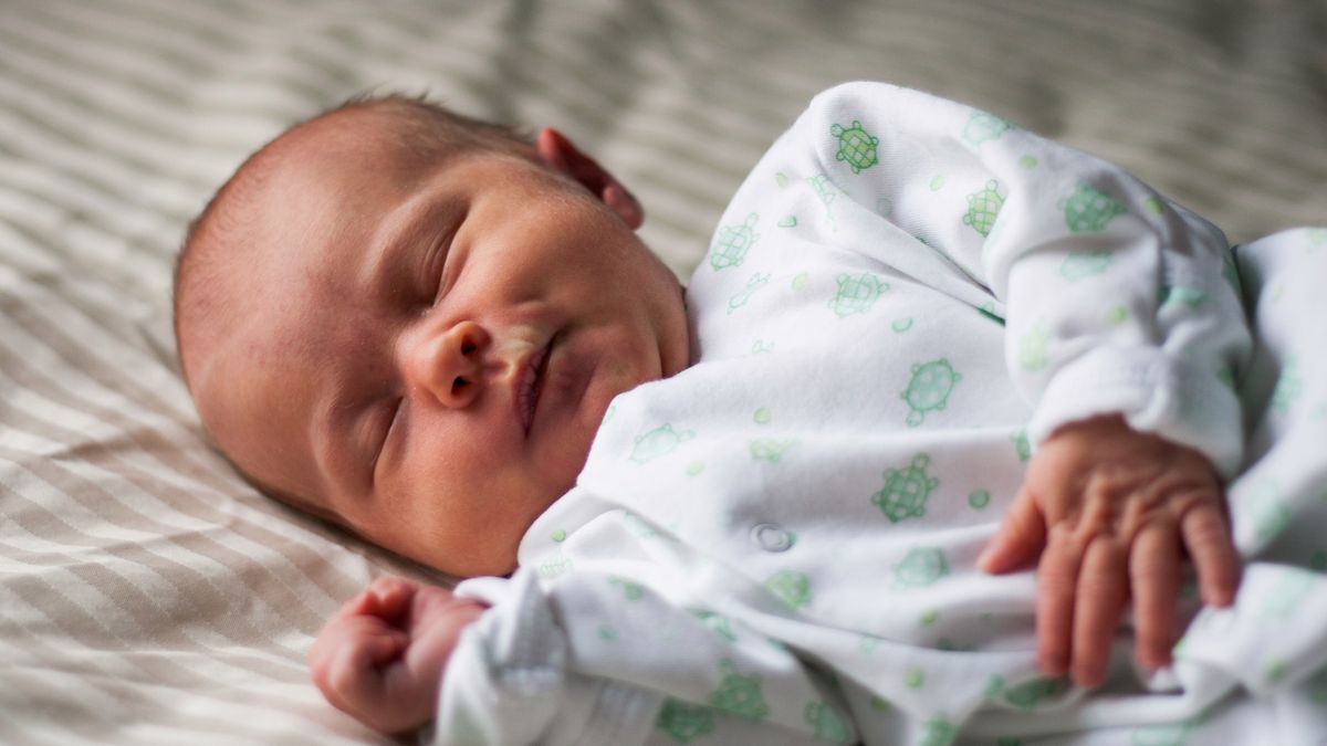 W jakiej pozycji powinien spać noworodek