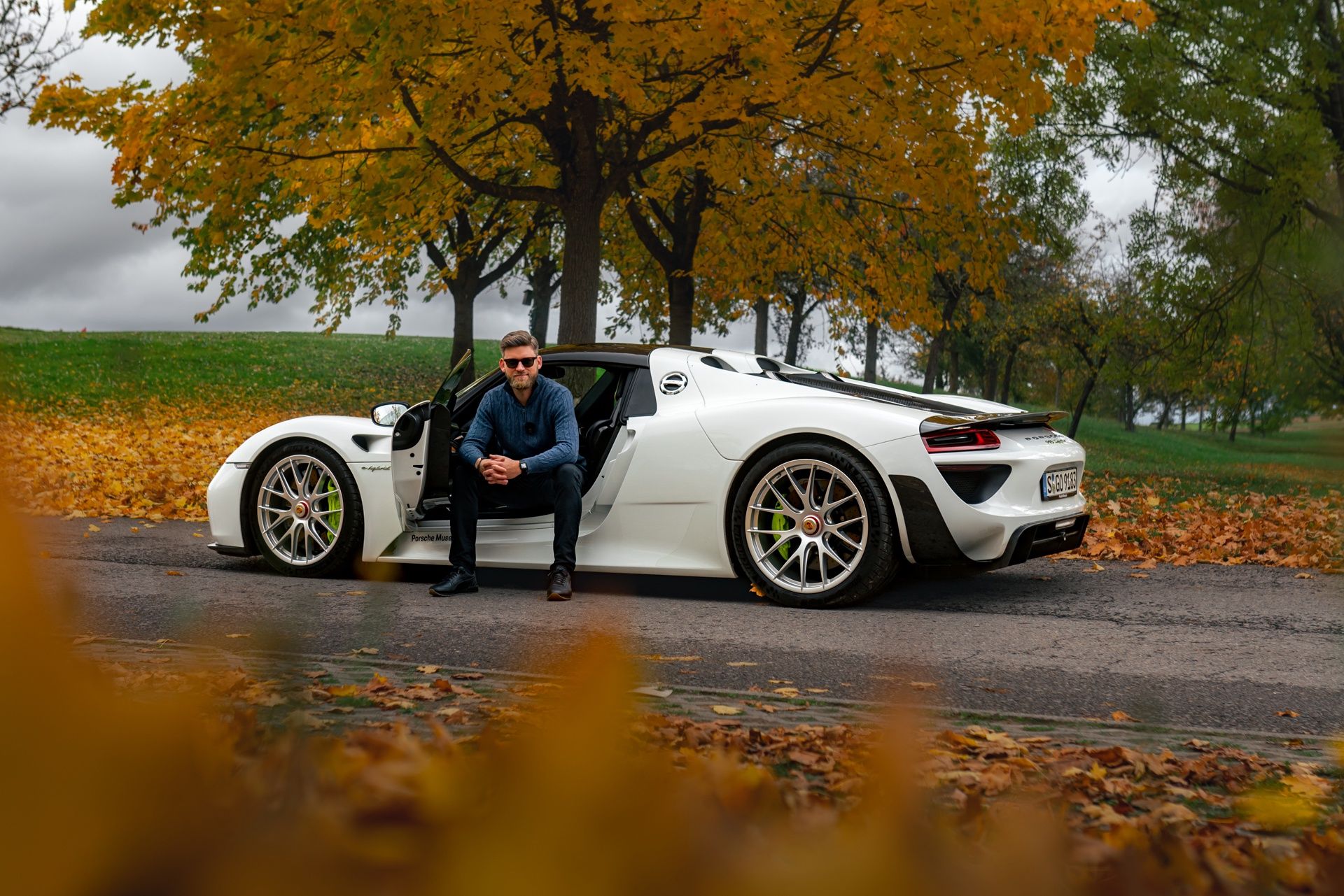 Porsche 918 Spyder vs Porsche 911 Carrera 4 GTS (2025)