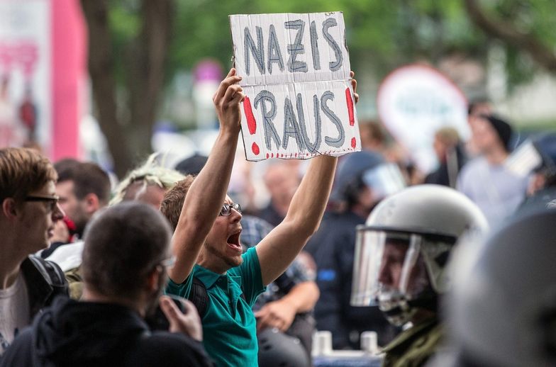 Demonstracje w Berlinie. Zatrzymany przemarsz neonazistów