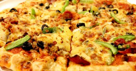 Mała pizza Super Supreme na tradycyjnym cieście (Pizza Hut)