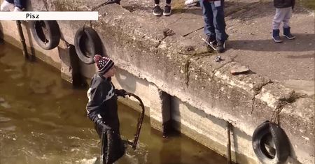 Wiosenne porządki w rzekach. Wolontariusze sprzątali Odrę w Oławie i Pisę w Piszu