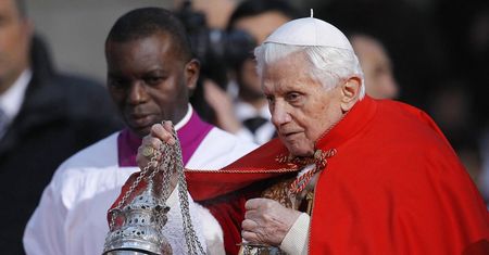 Teolog Kueng: Benedykt XVI może wpływać na swego następcę