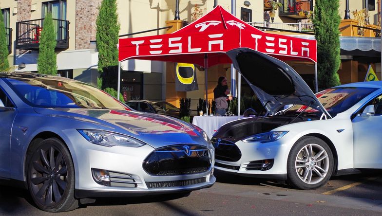 Tesla podwaja przychody. Siódmy z rzędu rekord indeksu Dow Jones na Wall Street