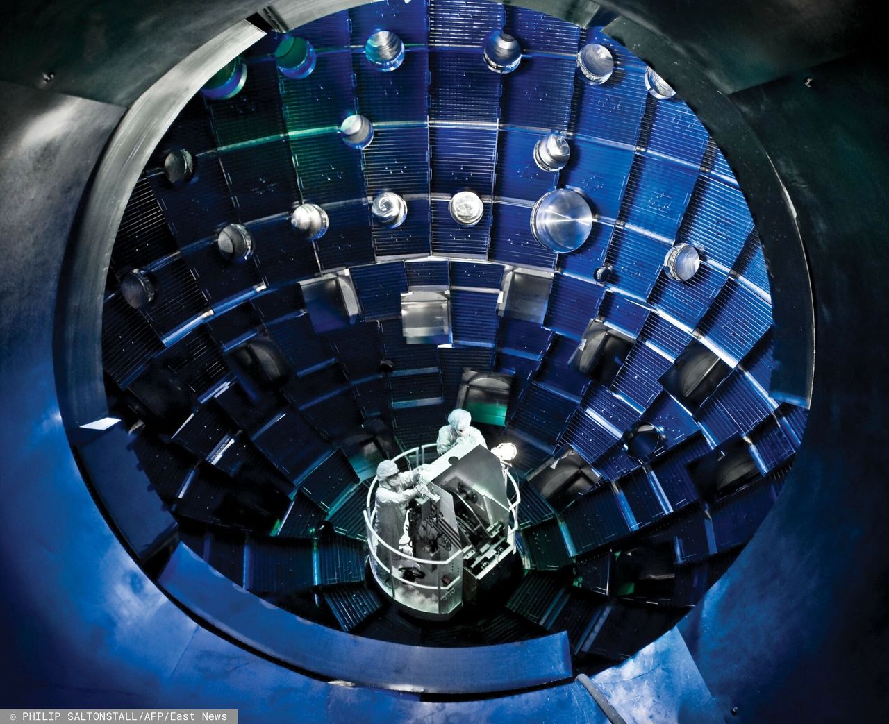 Komora służąca do testowania fuzji jądrowej w National Ignition Facility