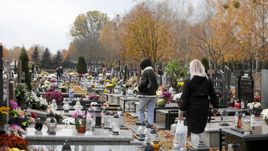 Za to grozi mandat na cmentarzu. Nawet 5 tys. zł kary