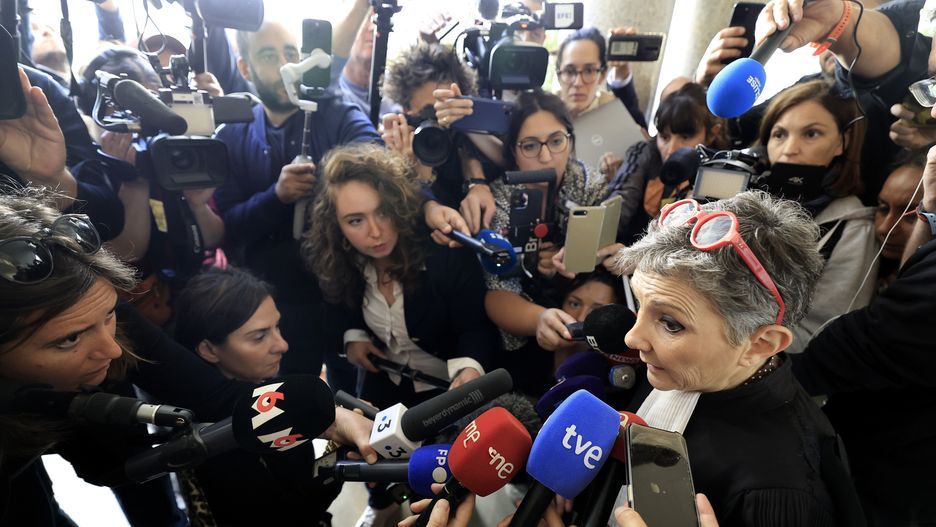 Rape trial resumes following health-related delay
epa11609185 Lawyer Beatrice Zavarro (R), representing main defendant Dominique Pelicot, speaks to the media at the criminal court following a hearing during her client's rape trial, in Avignon, southern France, 17 September 2024. Dominique Pelicot is accused of drugging and raping his while she was unconscious. He is also charged with offering her to dozens of men at their home in Mazan, France between 2011 and 2020. Fifty other men are facing trial for their alleged involvement. Pelicot could face a maximum sentence of 20 years in prison if convicted. The trial resumed on 17 September after a delay due to Dominique Pelicot's health concerns.  EPA/GUILLAUME HORCAJUELO 
Dostawca: PAP/EPA.
GUILLAUME HORCAJUELO
TRIAL, RAPE