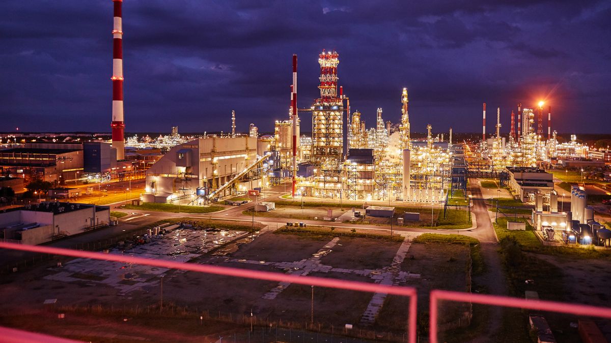 Rafineria Lotos w Gdańsku. Takie obiekty są elementami infrastruktury krytycznej państwa i powinny być objęta szczególną ochroną