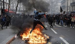 Starcia w Paryżu. Protestanci splądrowali sklep i rozdali produkty spożywcze