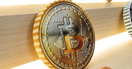 Bitcoin zalicza najgorszy miesiąc od krachu z 2022 roku. Rynek reaguje na cła Trumpa