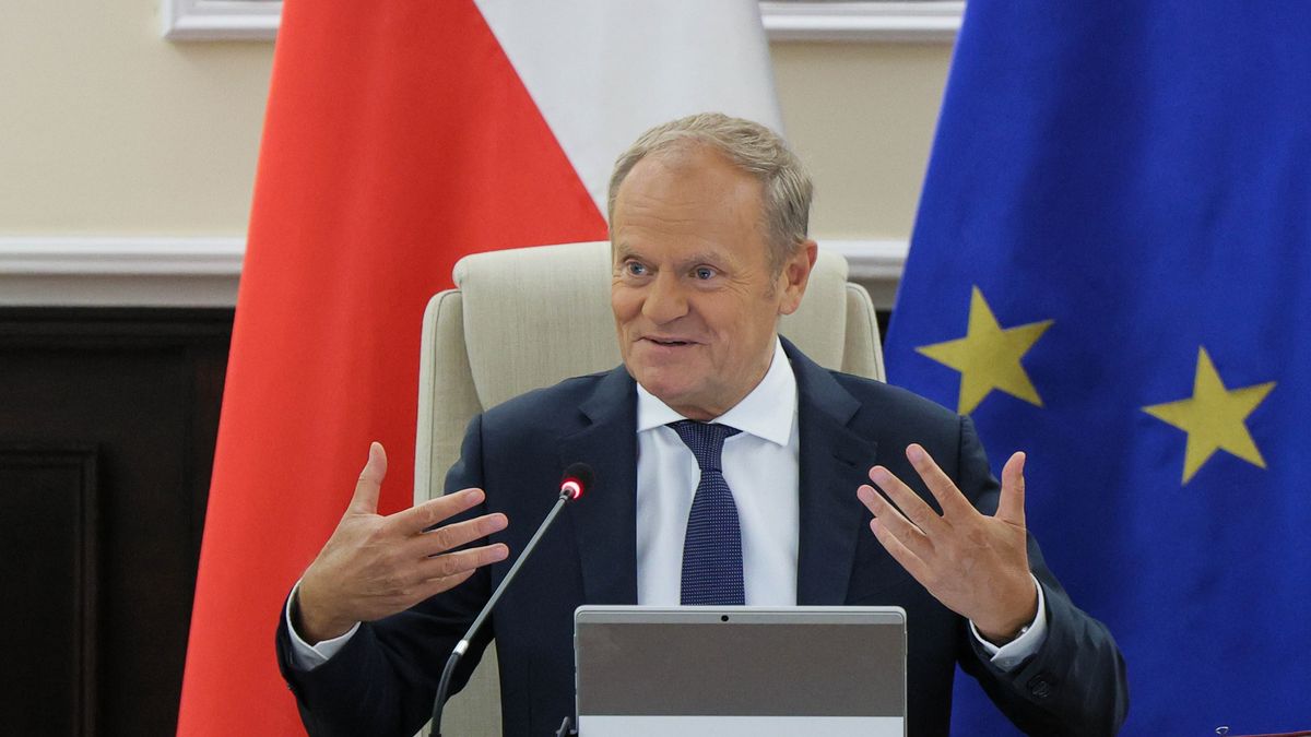 Warszawa, 21.07.2026. Premier Donald Tusk na posiedzeniu rządu w siedzibie KPRM w Warszawie, 21 bm. Ministrowie m.in. wysłuchają informacji minister zdrowia na temat pakietu zmian w systemie ochrony zdrowia oraz stanu prac nad ich realizacją. (jm) PAP/Paweł Supernak