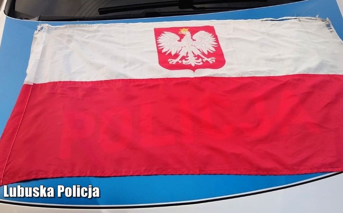 Tak potraktował polskie flagi. Szybka reakcja policji