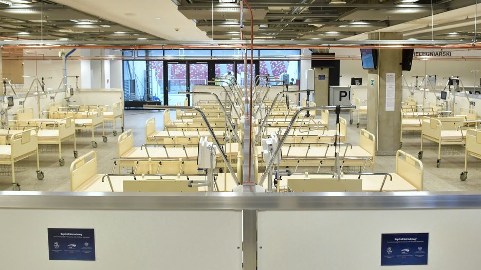 Wrocław. Kobiety znów rodzą samotnie. Koronawirus niszczy rodzinne plany