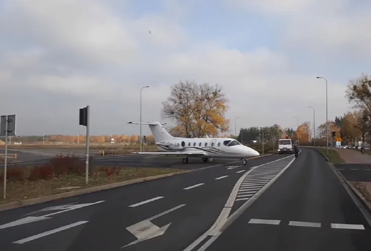 Ogromna tragedia na lotnisku. Skoczkowi nie rozwinął się spadochron