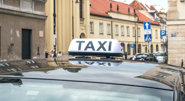 Będą nowe znaki drogowe. Warto uważać na parkingi dla taksówek