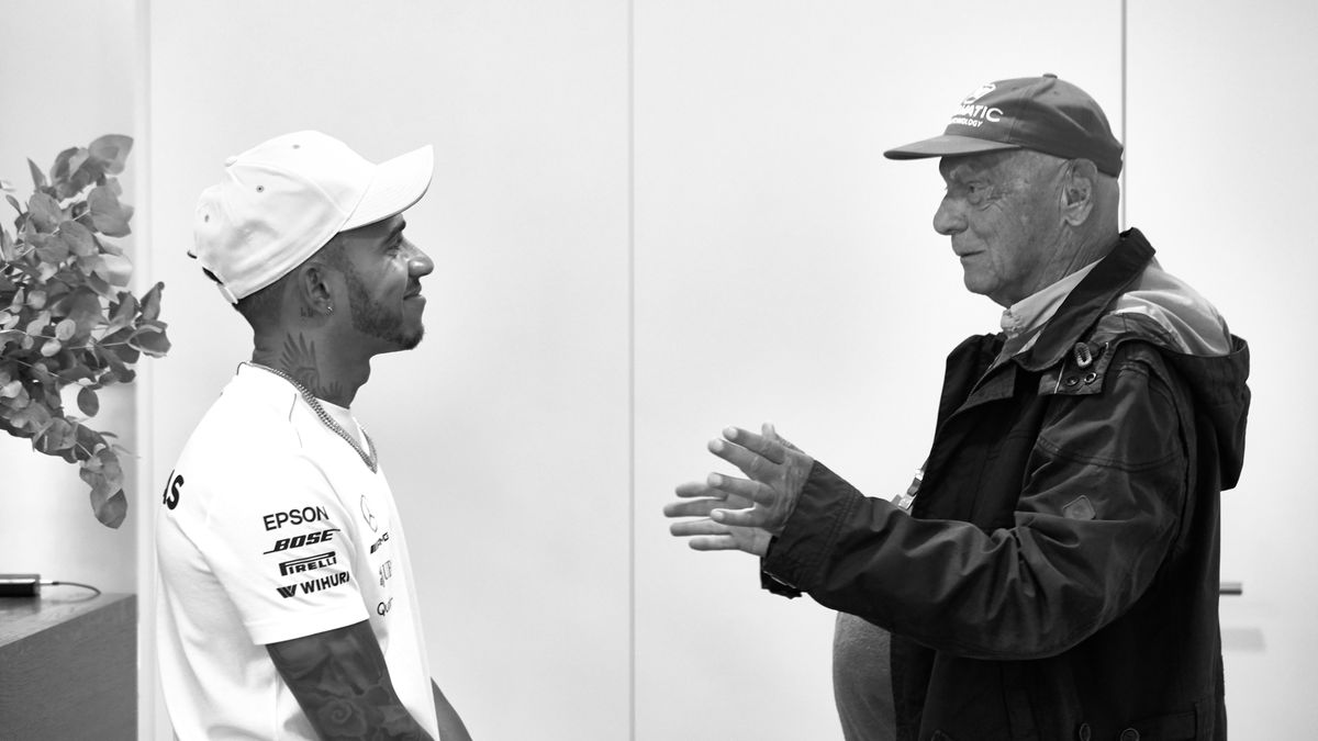 Lewis Hamilton (po lewej) i Niki Lauda