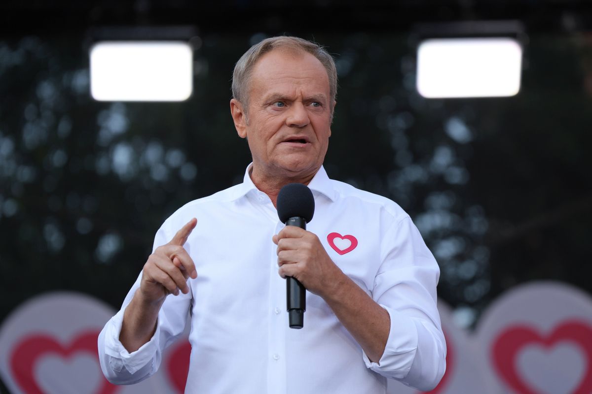 Donald Tusk, robert biedroń, CPK Tusk poprze CPK. Nie pokłócimy się przynajmniej