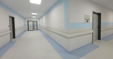 W nowym budynku Uniwersyteckiego Szpitala Klinicznego nr 1 doszło do awarii, woda zalała korytarz. Mamy komentarz wykonawcy