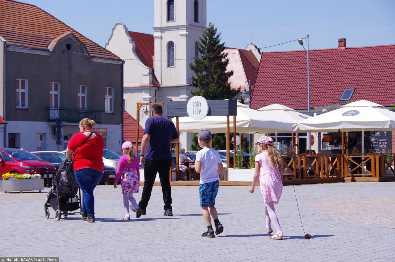 W 2022 r. odnotowano dalszy spadek liczby osób korzystających ze świadczeń z pomocy społecznej