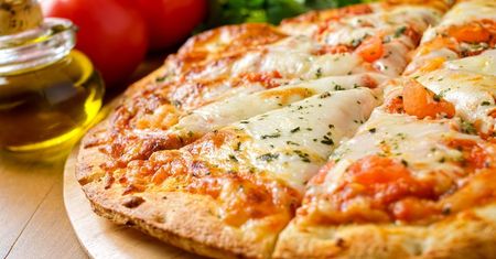 Mała pizza z serem na tradycyjnym cieście (Domino's Pizza)