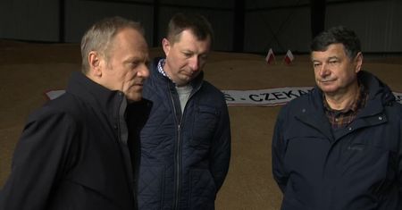 Tusk o aferze zbożowej: Zniesienie cła nie oznaczało, że należy zrezygnować z kontroli na granicy