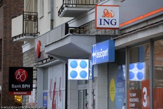 Placówki banków w Polsce muszą znikać. Będą też kolejne zwolnienia