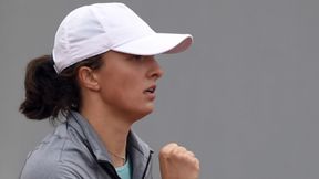 Tenis. Roland Garros: Iga Świątek w III rundzie. "W głębi duszy trochę się martwiłam, bo ona ma dziwny styl gry"