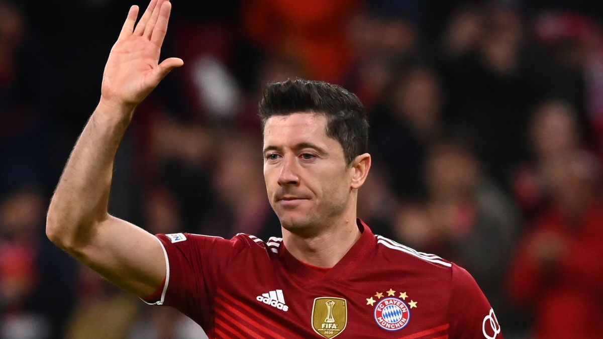 PAP/EPA / PHILIPP GUELLAND / Na zdjęciu: Robert Lewandowski