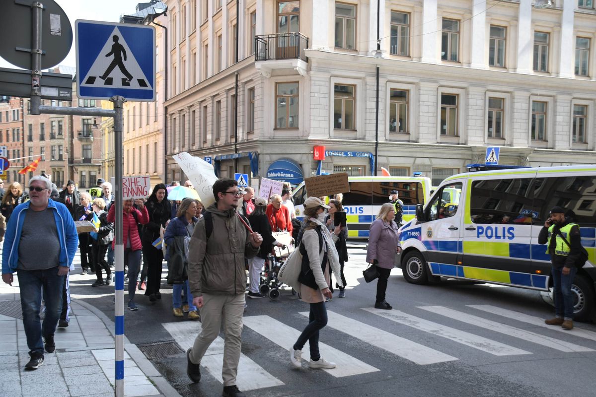 Demonstracja przeciw restrykcjom covidowym w Sztokholmie