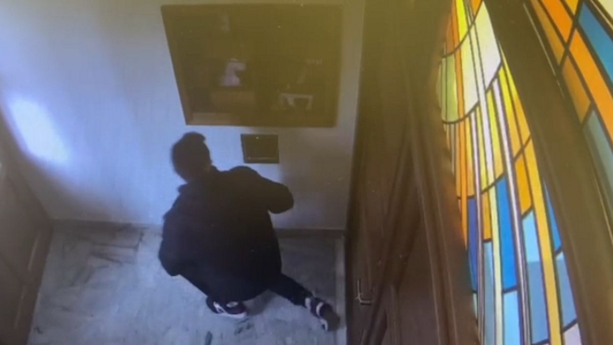 Kryminalni z Myślenic (woj. małopolskie) zatrzymali 27-latka i jego 21-letnią dziewczynę, którzy włamali się do kościelnych skarbon. 