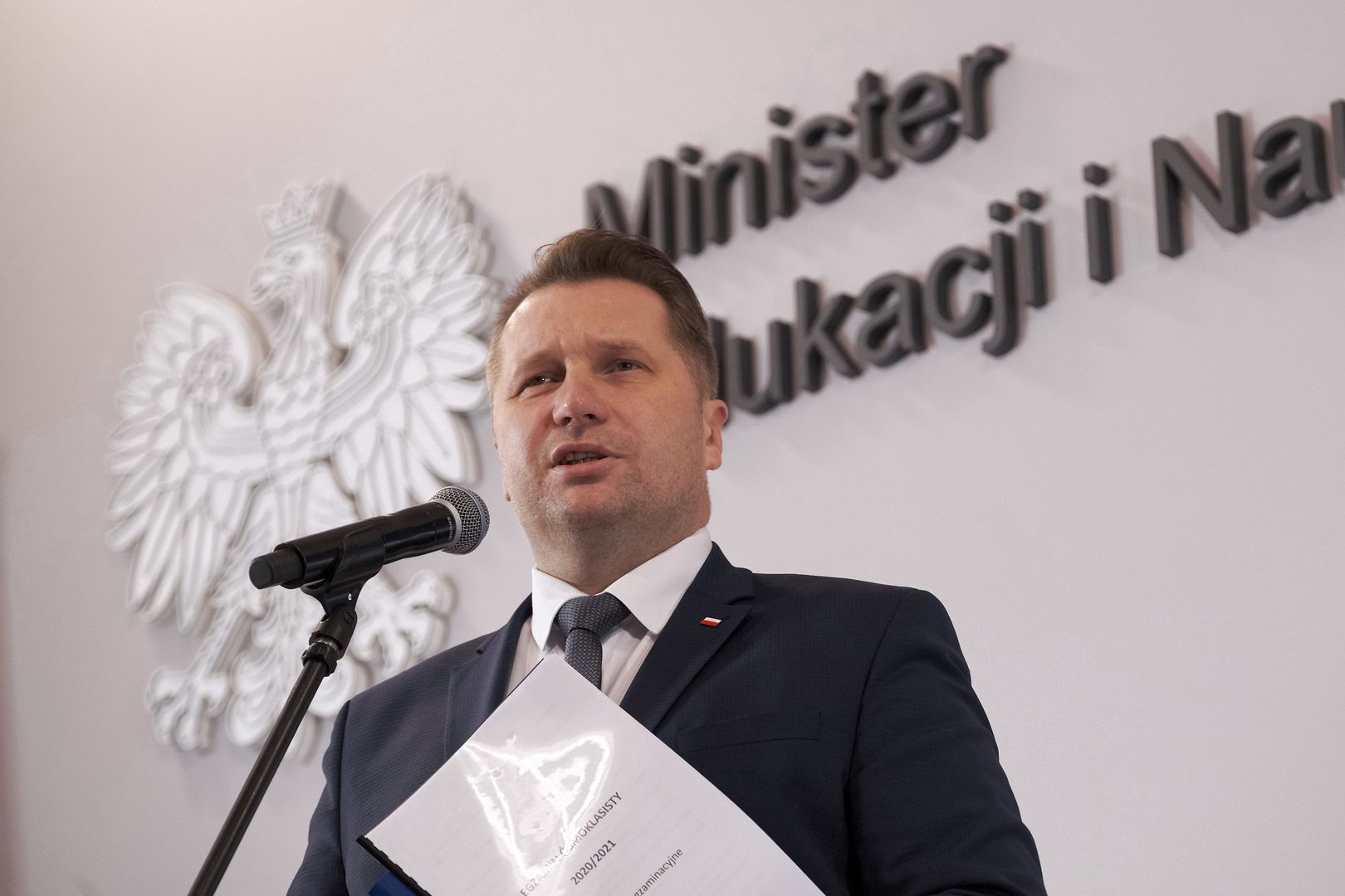 Minister edukacji Przemysław Czarnek zapowiedział, że powrót dzieci do szkół możliwy jest po 29 listopada