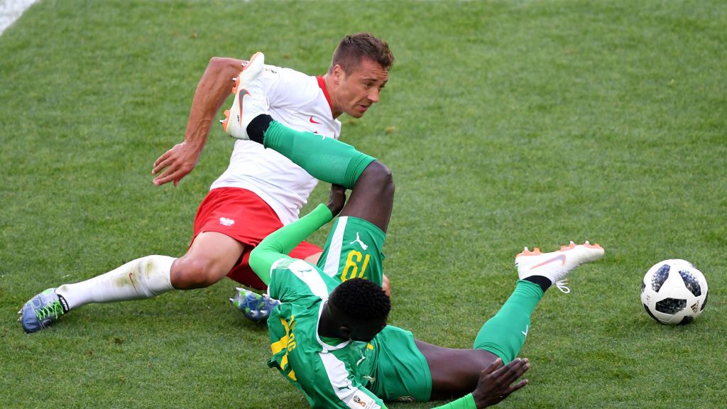 Zdjęcie okładkowe artykułu: Getty Images / Laurence Griffiths / Na zdjęciu: Thiago Cionek w walce z Mbaye Niangem