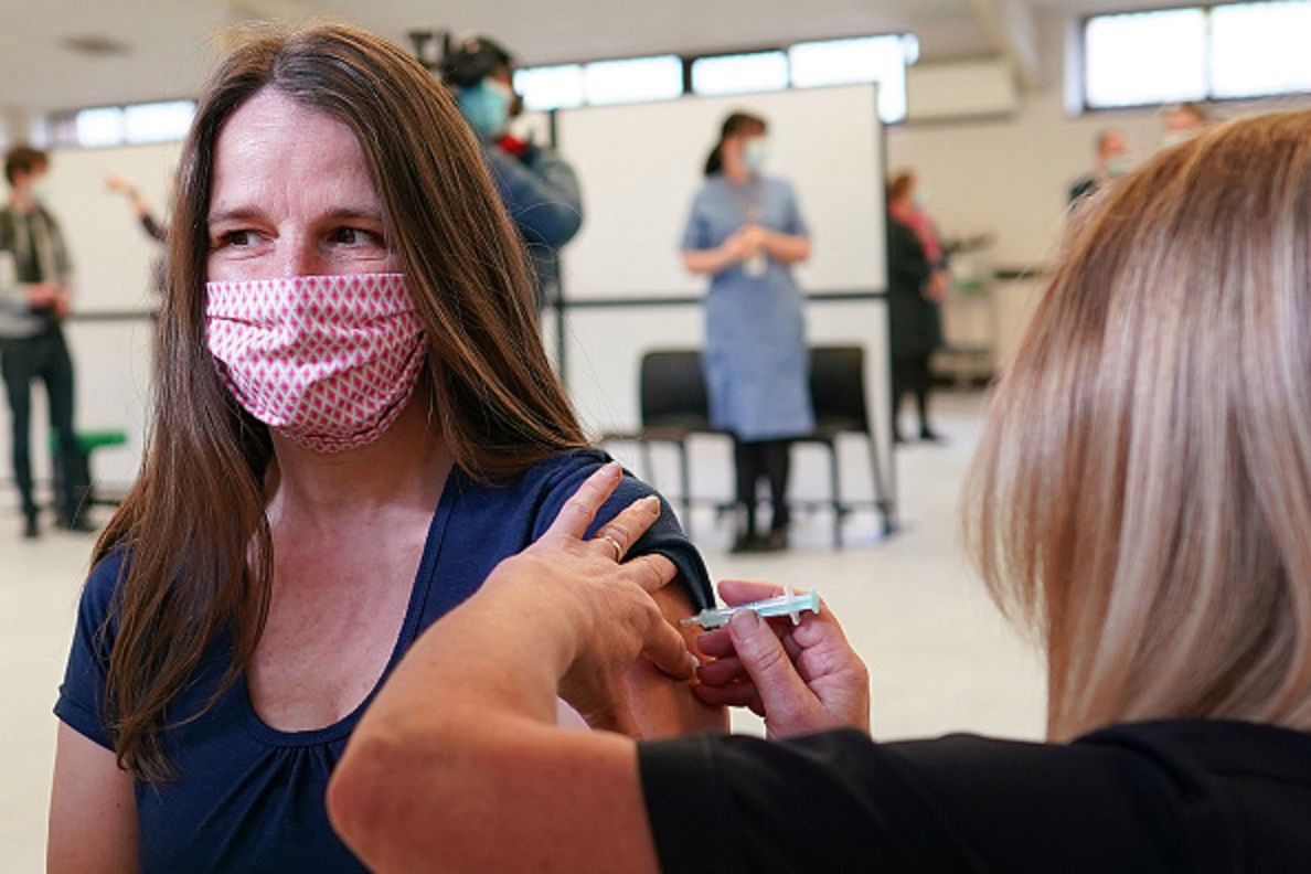 Co zrobić, gdy po szczepieniu przeciw COVID-19 poczujemy się źle