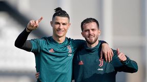 Grał m.in. w Romie, Juventusie i Barcelonie. Oficjalnie zakończył karierę