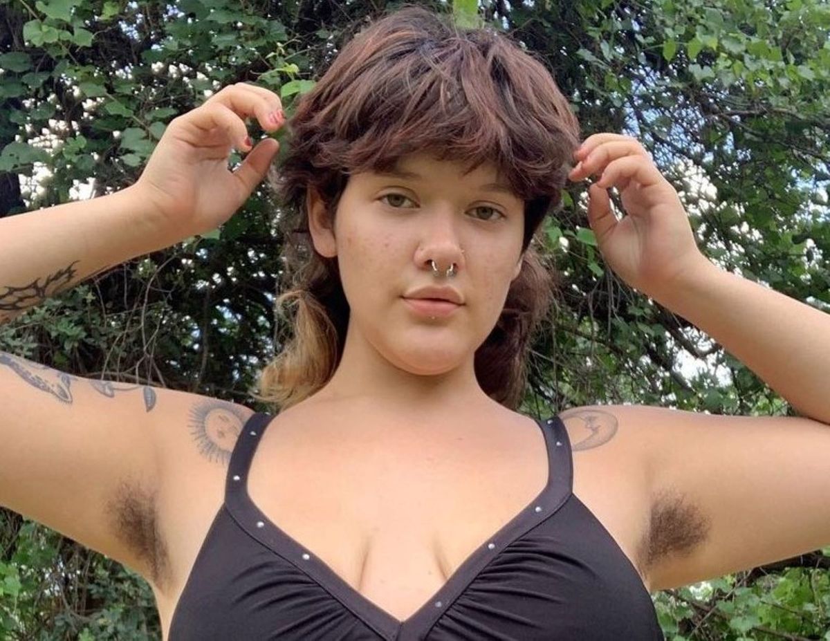 20-latka zarabia w sieci, pokazując zdjęcia owłosionych miejsc na ciele